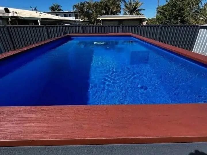 Container-Pool Urban Elegance & Mahogany